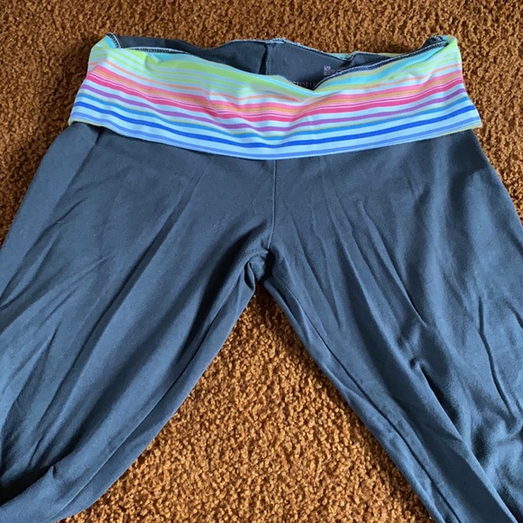 Victoria’s Secret Grey Leggings w/ 5” Rainbow Band - Picture 4 of 6